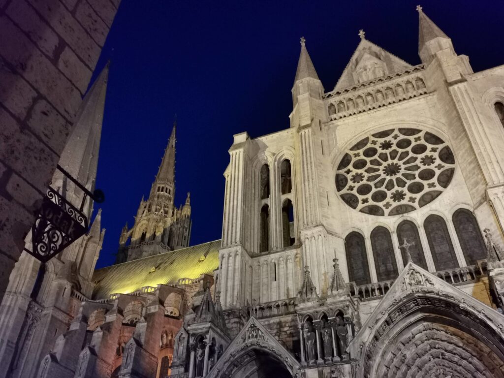 Visiter la Cathédrale de Chartres : focus sur des détails invisibles à l'oeil nu