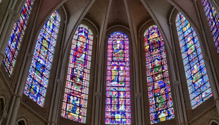Les vitraux de Chartres : à découvrir avec nos visites guidées
