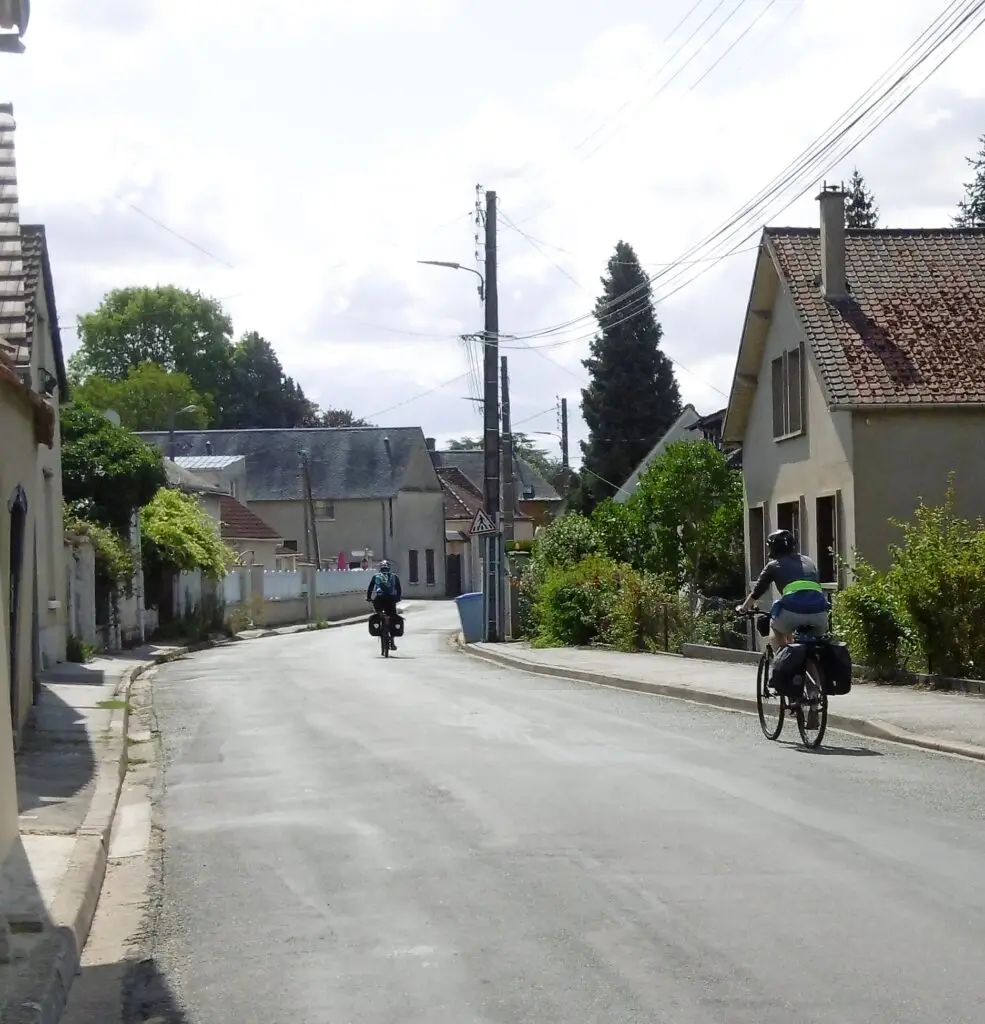 Visiter Chartres à vélo : arrivée à Maintenon.