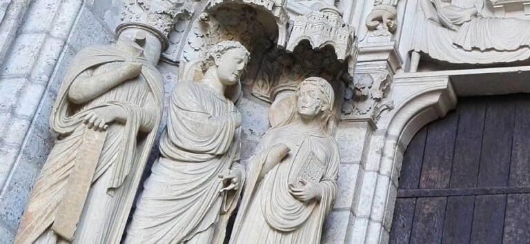 Les livres dans les représentations de la cathédrale de Chartres