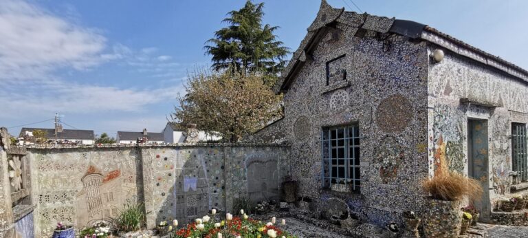 Visiter la maison Picassiette : un univers naïf et poétique