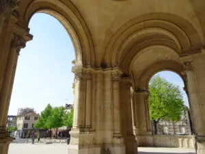 Visiter Paris : Basilique Saint-Denis, Arches.