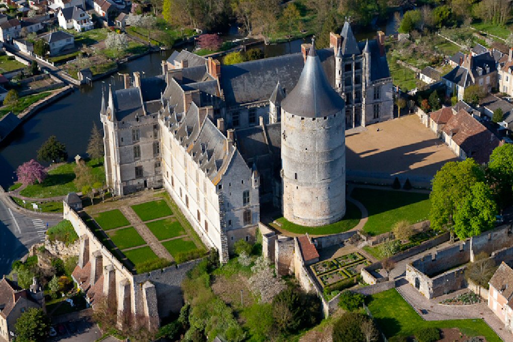 Visiter l'Eure-et-Loir : vue aérienne du Château de Chateaudun