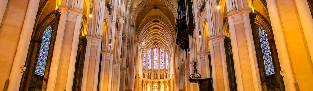 Cathdrale_chartres_vue_interieure